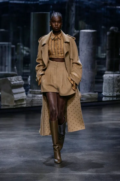 Look 4